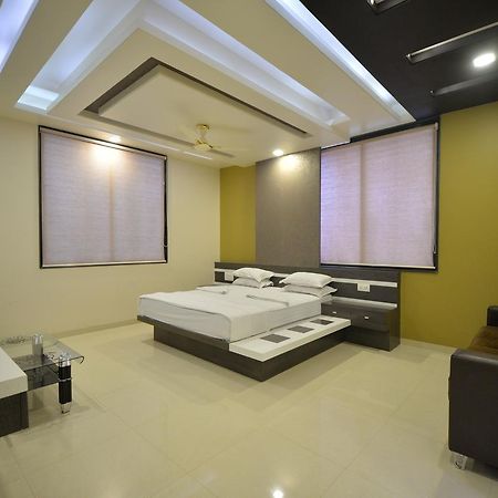 Hotel Radhe Krishna Solapur Zewnętrze zdjęcie