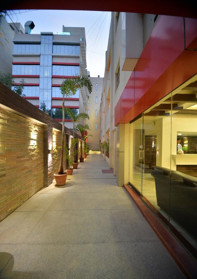 Hotel Radhe Krishna Solapur Zewnętrze zdjęcie