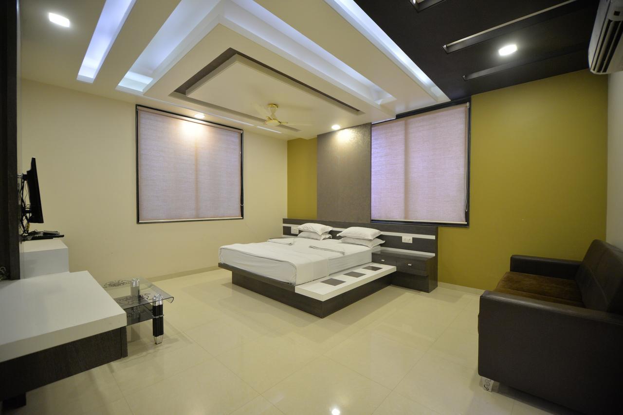 Hotel Radhe Krishna Solapur Zewnętrze zdjęcie