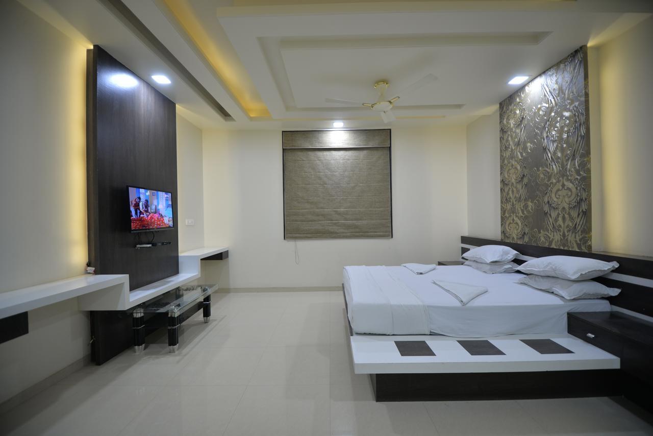 Hotel Radhe Krishna Solapur Zewnętrze zdjęcie